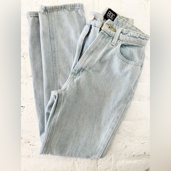 BDG Urban Outfitters Mom Jeans High Rise Light Wash Size 26 - Picture 1 of 5